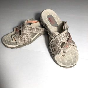 Skechers women’s reggaes sandal.